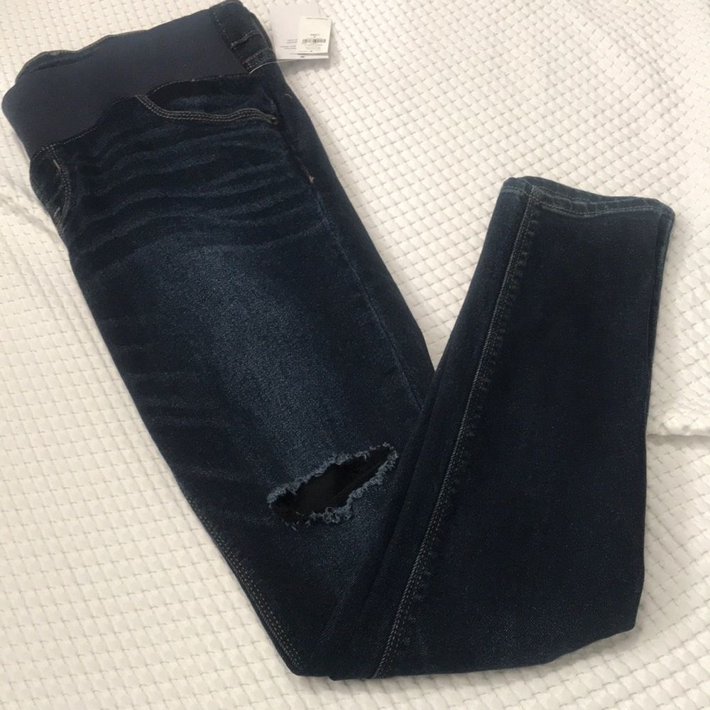 NWT- Old Navy Maternity - 6 long